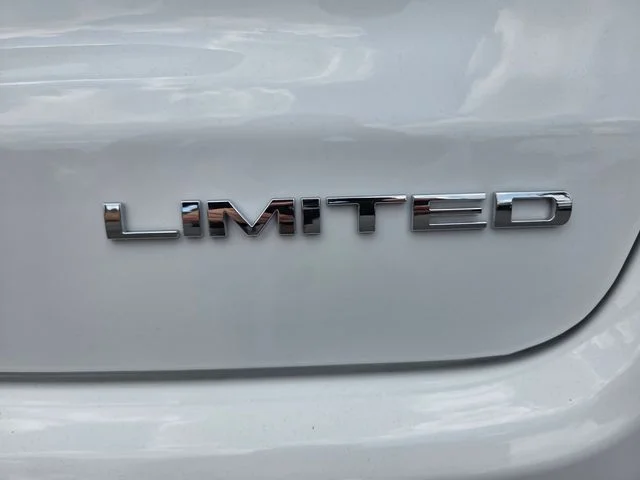 New 2026 Bright White Clear-Coat Exterior Paint Jeep Limited image 15
