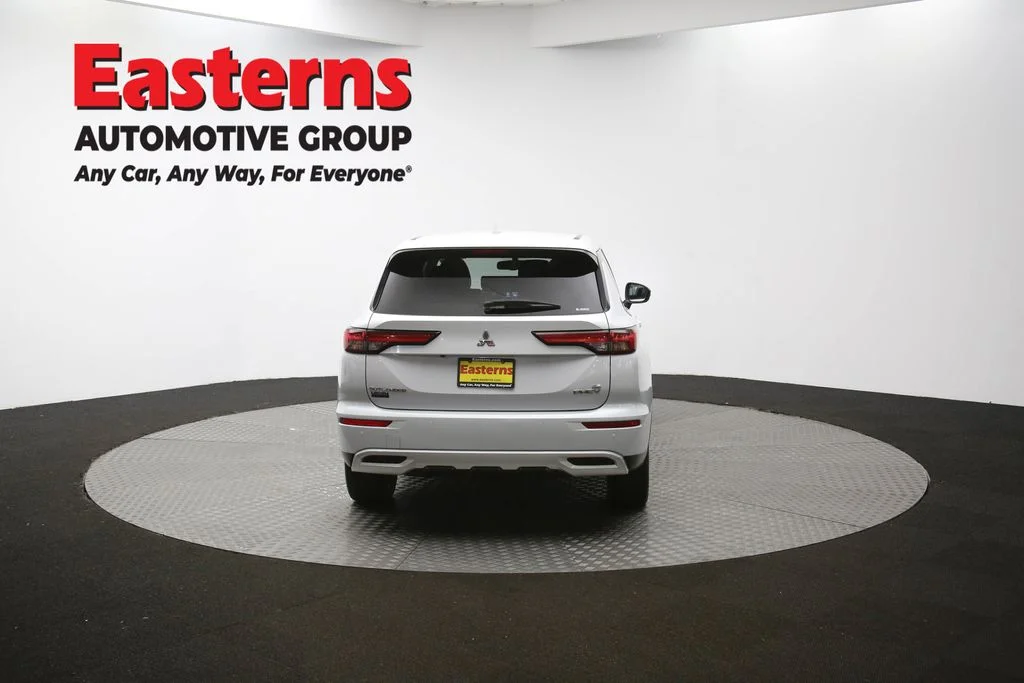 Used 2023 White Mitsubishi SE image 38