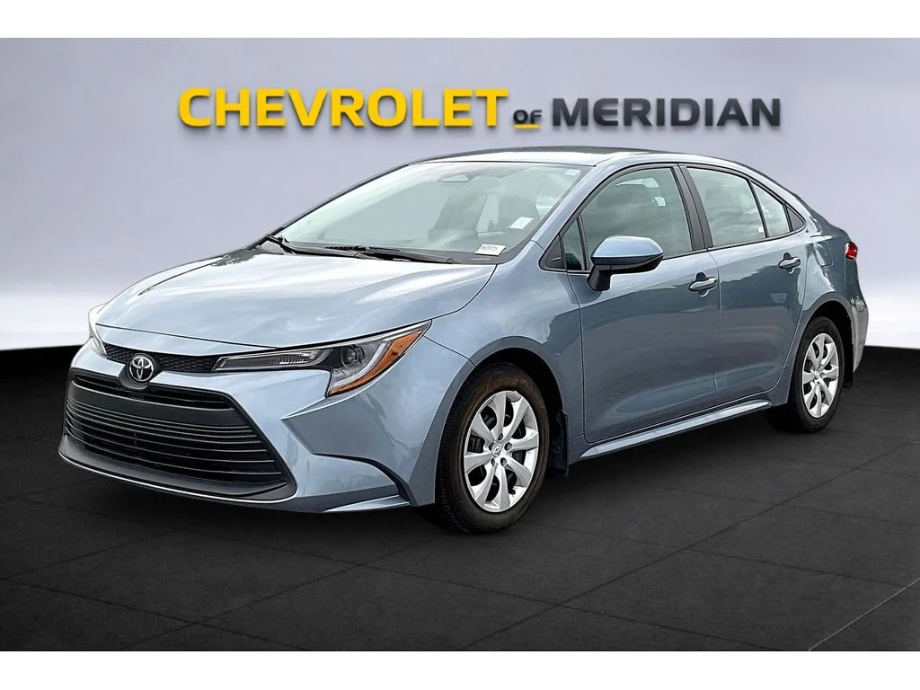Used 2024  Toyota LE image 9