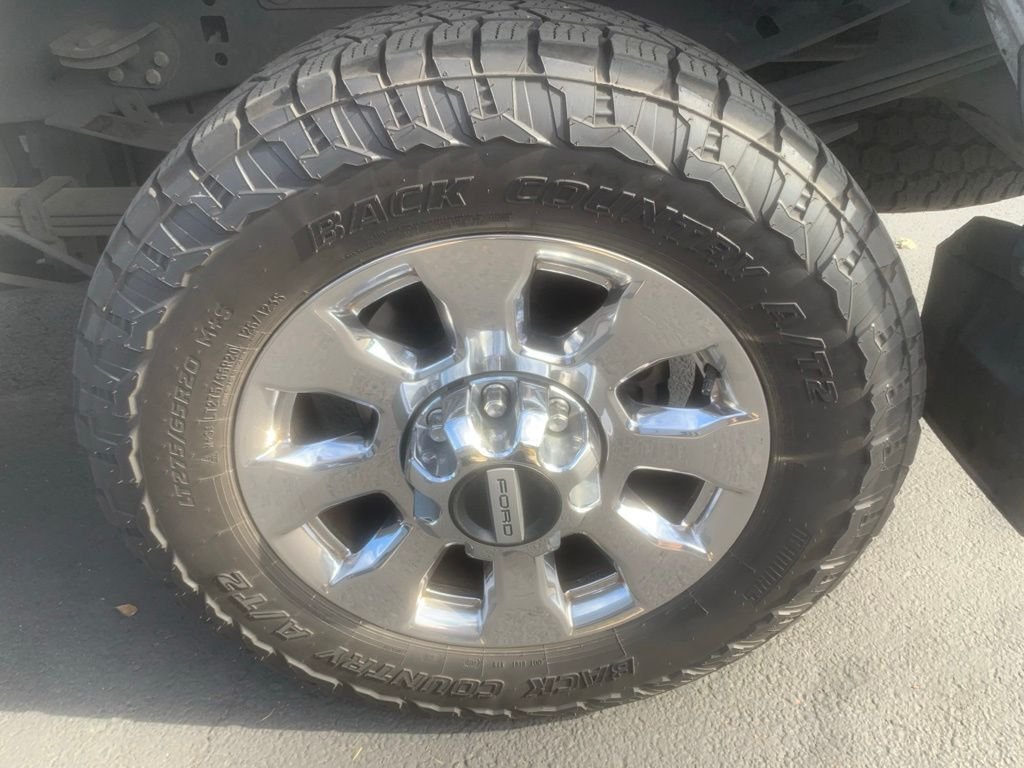 Used 2017 White Ford Lariat image 10