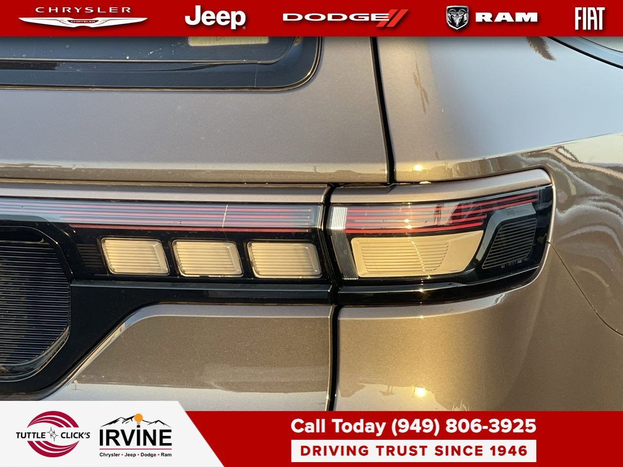 New 2026 Baltic-Gray Metallic Clear-Coat Exterior Paint Jeep Limited Reserve image 9