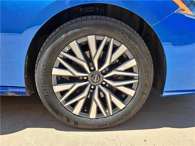 Used 2025 White Nissan SV image 5
