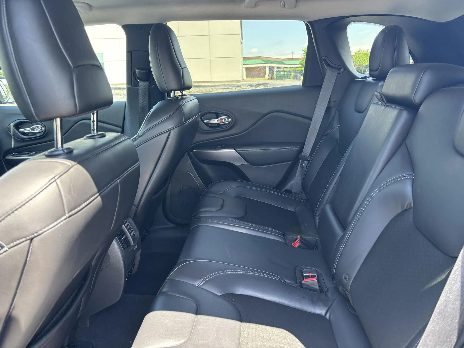 Used 2019 Diamond Black Crystal Pearlcoa Jeep Latitude Plus image 27
