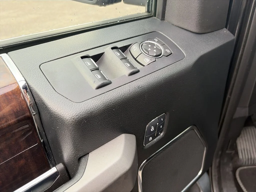 Used 2015 Black Ford Platinum image 18