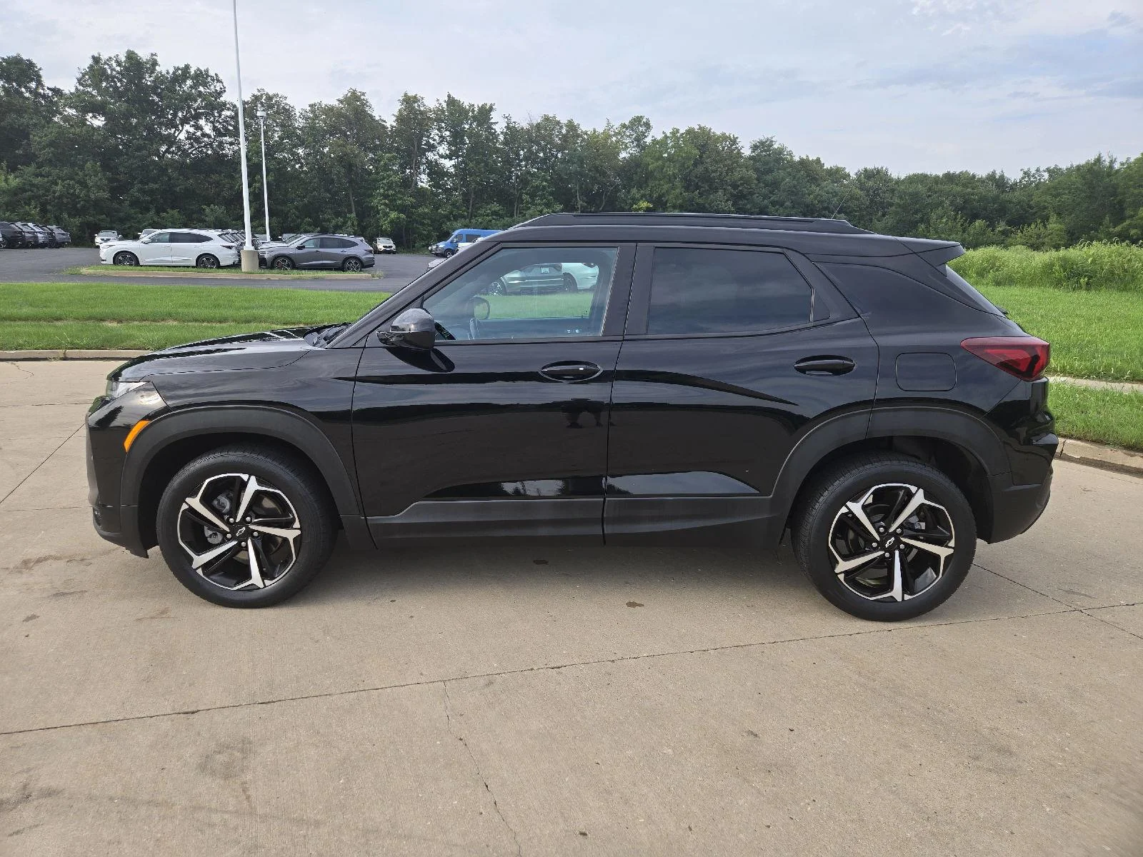 Used 2021 Mosaic Black Metallic Chevrolet RS image 5