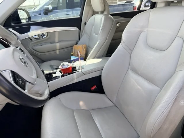 Used 2018 Black Volvo T5 Momentum image 5