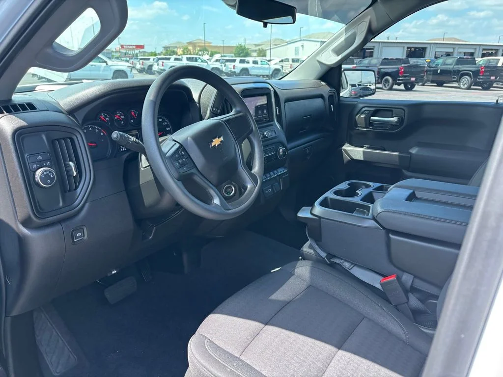 Used 2025 White Chevrolet Custom image 7