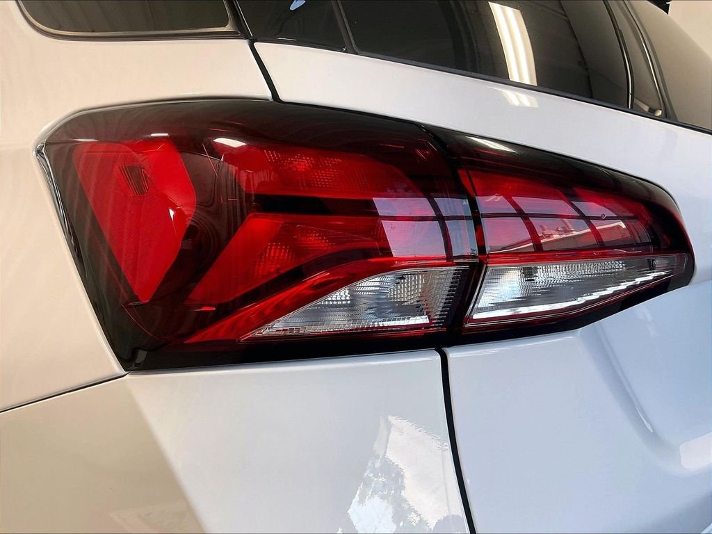 Used 2024 White Chevrolet LT image 34