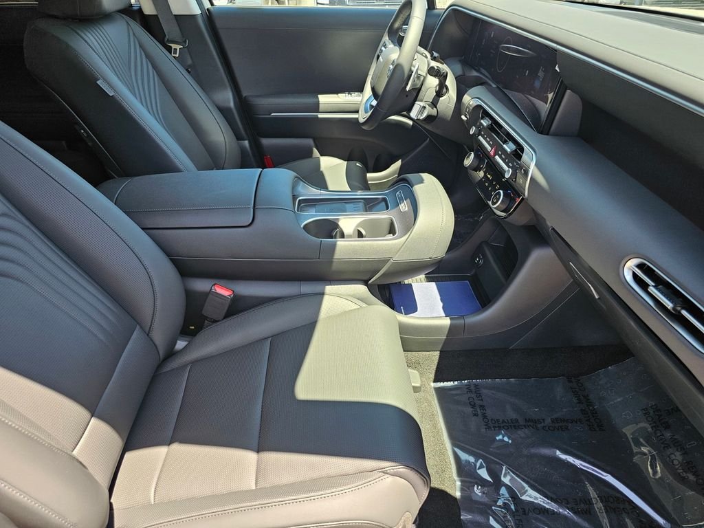 New 2026 Silver Hyundai SEL Premium image 12