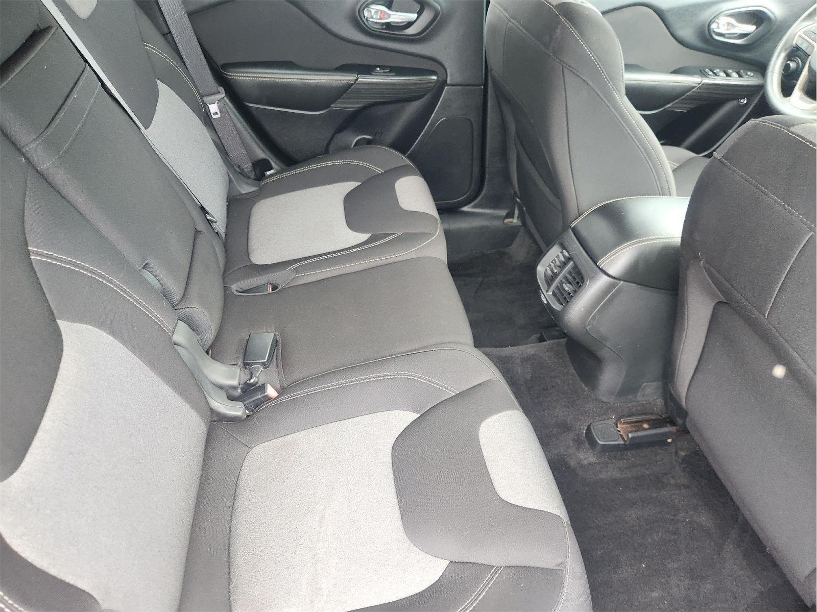 Used 2015 Bright White Clearcoat Jeep Sport image 31