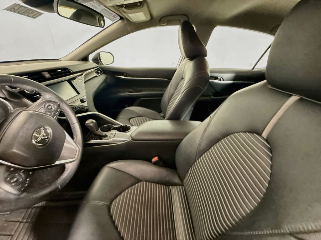 Used 2019 White Toyota  image 18