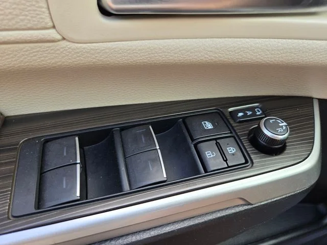 2023 Toyota Sienna Platinum - Photo 33