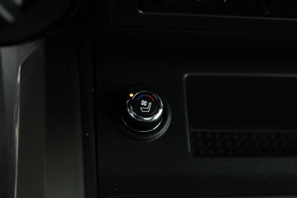 Used 2024 White Nissan Platinum Reserve image 24
