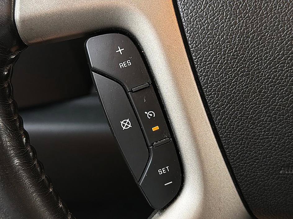 Used 2010 Sheer Silver Metallic Chevrolet LT image 18