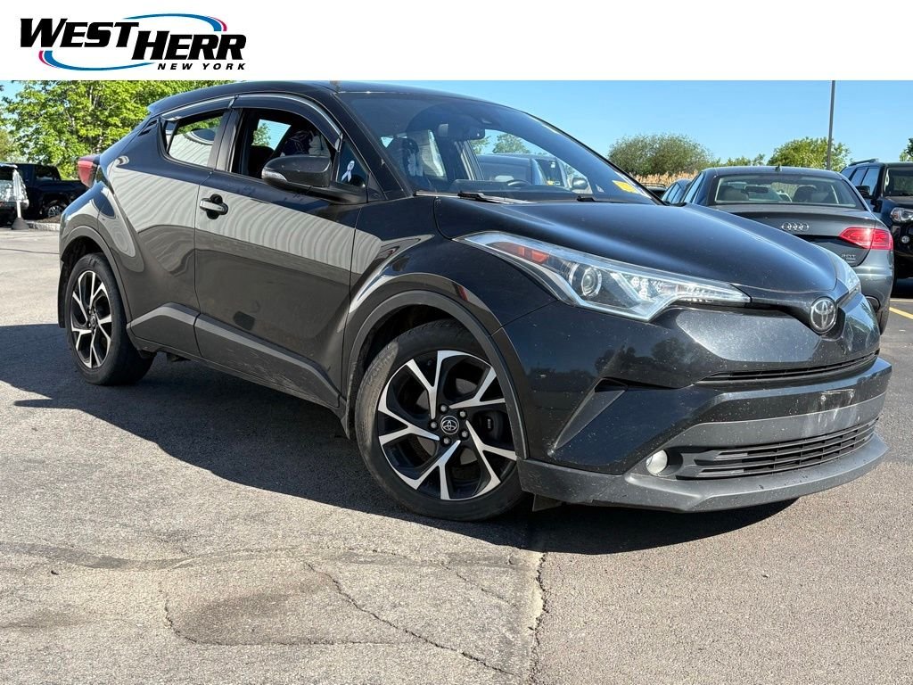 2018 Toyota C-HR XLE Premium's photo