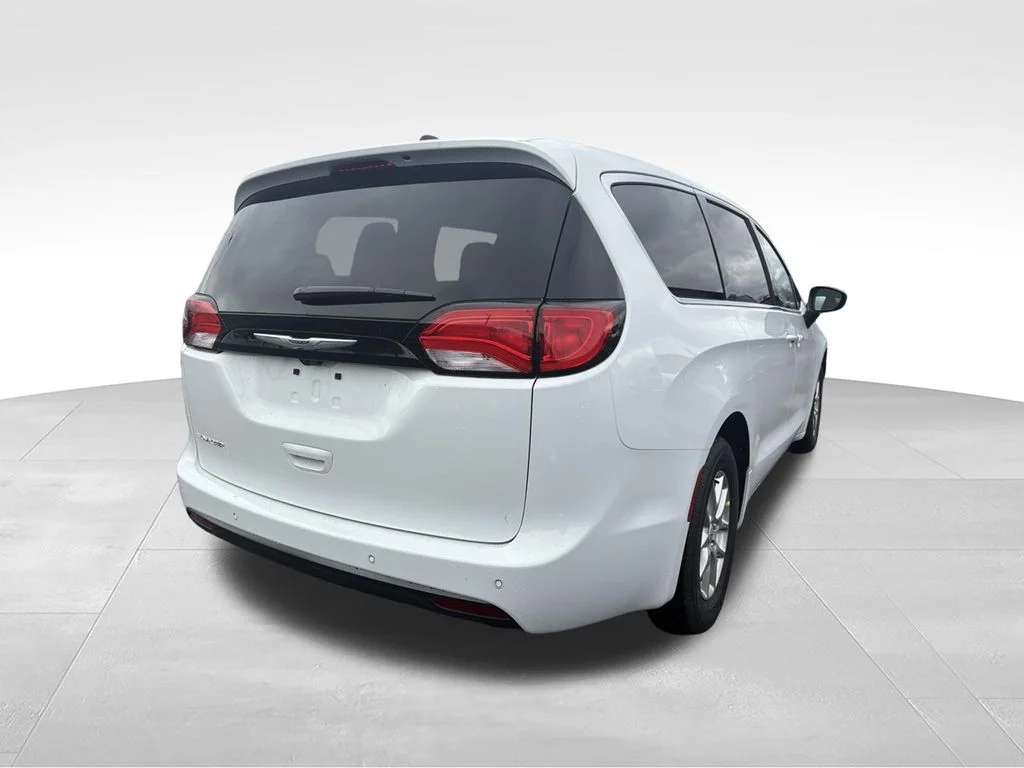 New 2026 Bright White Clear-Coat Exterior Paint Chrysler LX image 3