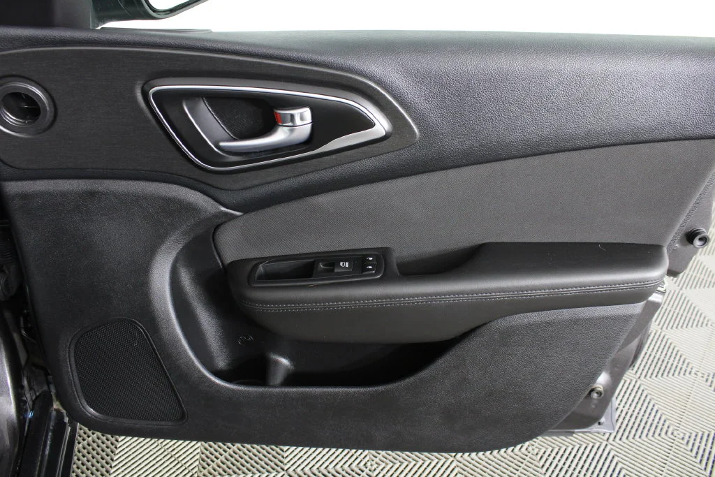 Used 2016 Gray Chrysler Limited image 9