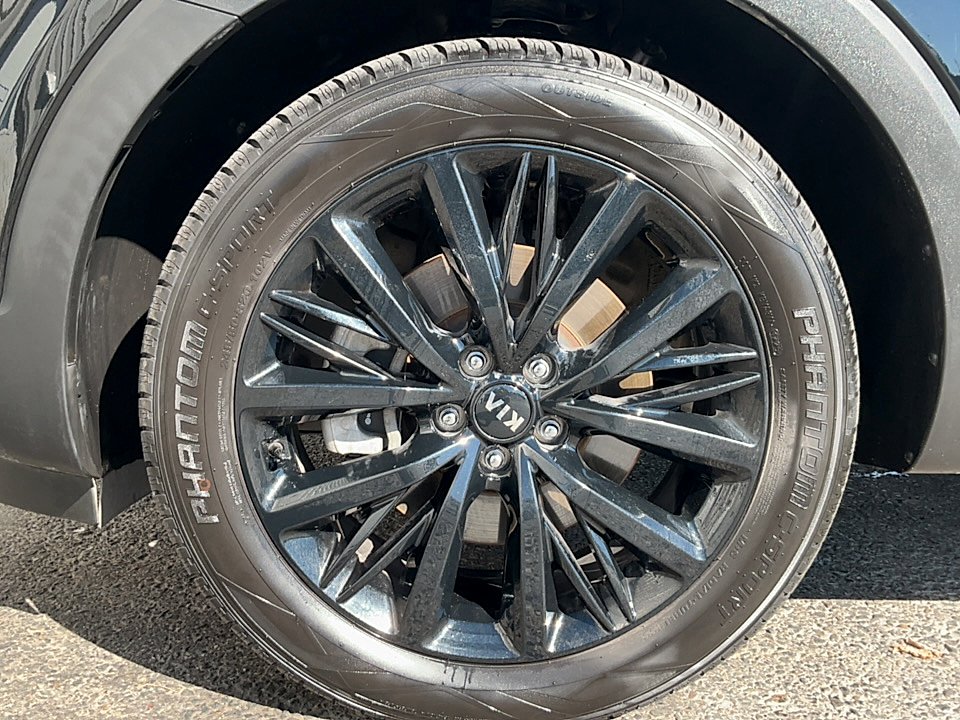 Used 2020 Ebony Black Kia SX image 18
