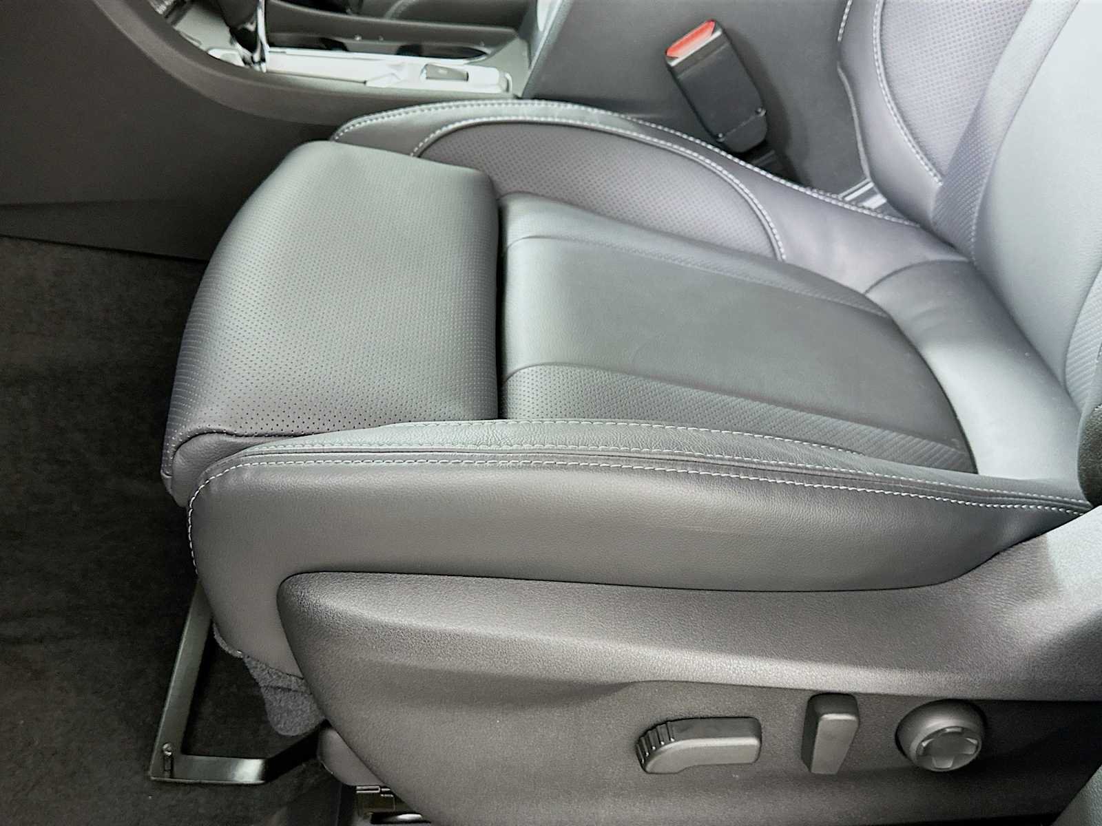 New 2026 AUTUMN GREEN METALLIC Subaru Limited 7-Passenger image 18