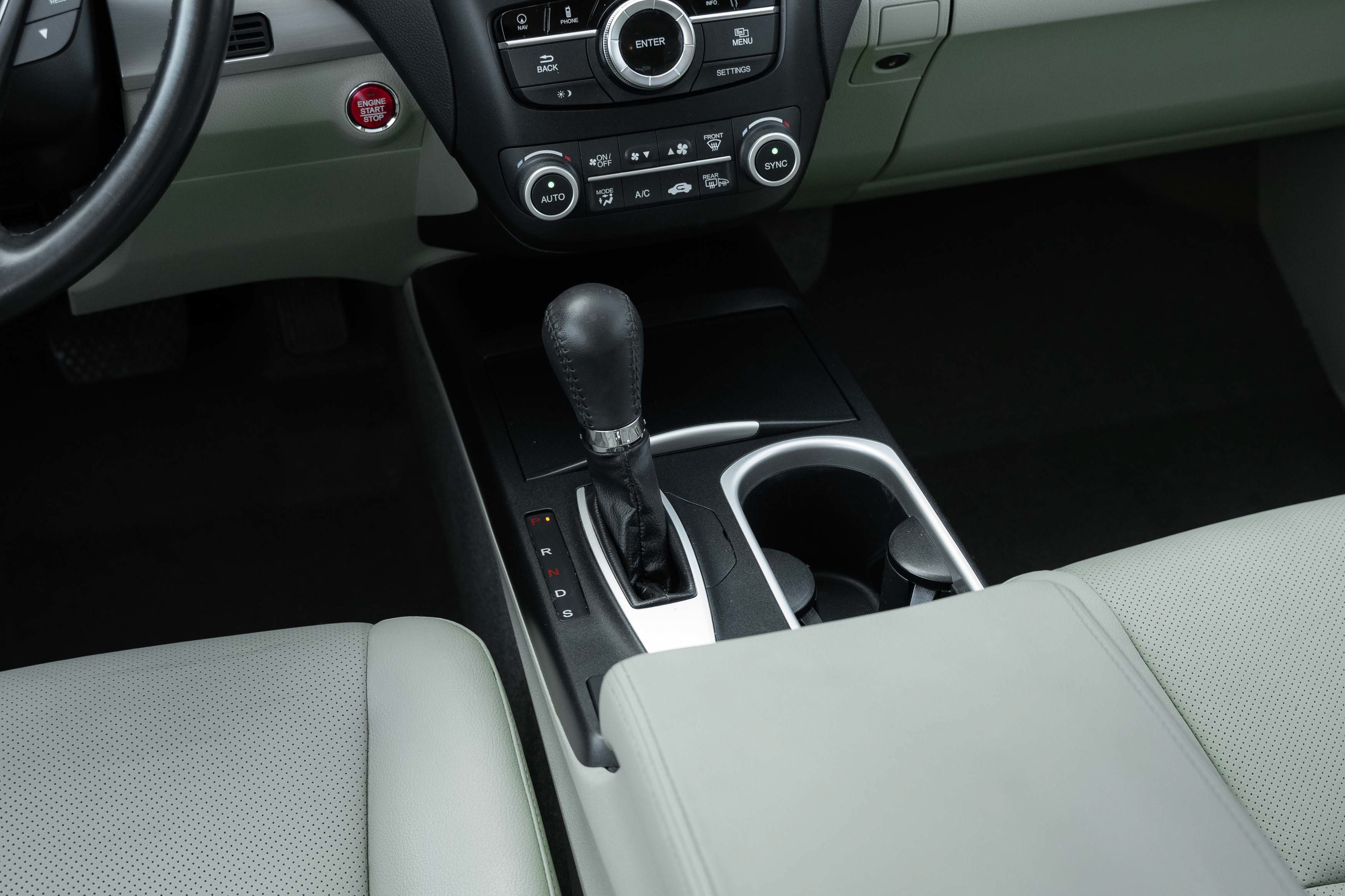 Used 2018 White Diamond Pearl Acura w/Technology Pkg image 11