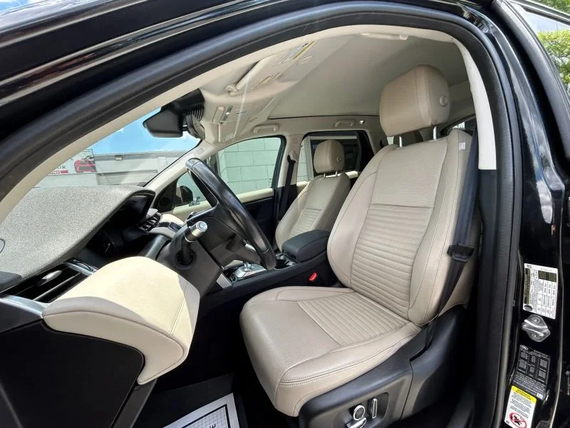Used 2021 Black Land Rover S Sport Utility 4D image 40