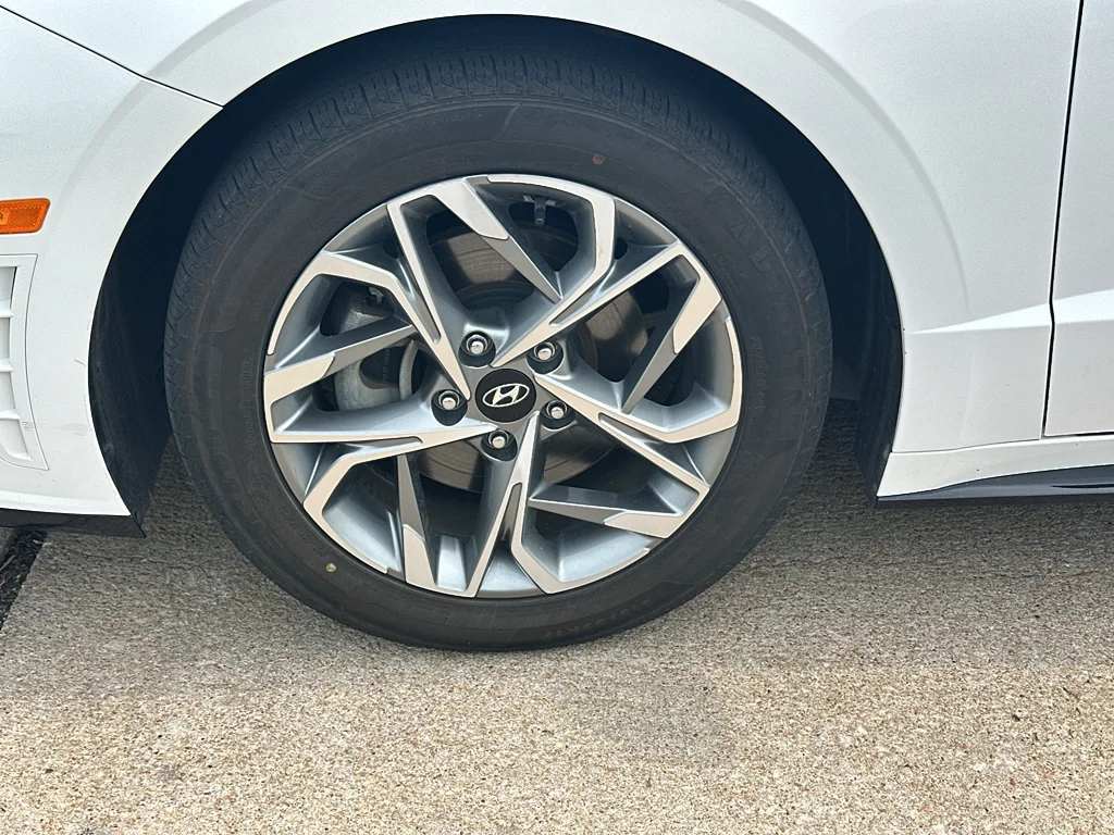 Used 2023 Serenity White Hyundai SEL image 7