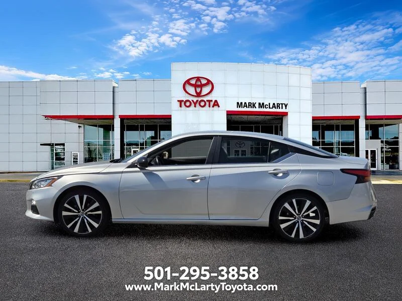 Used 2022 Brilliant Silver Metallic NISSAN 2.5 SR SEDAN image 2