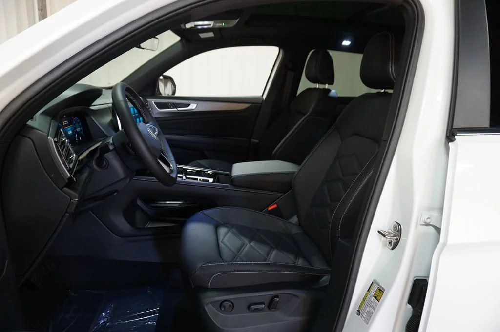 New 2026 White/off-white Volkswagen 2.0T SE w/Technology image 10
