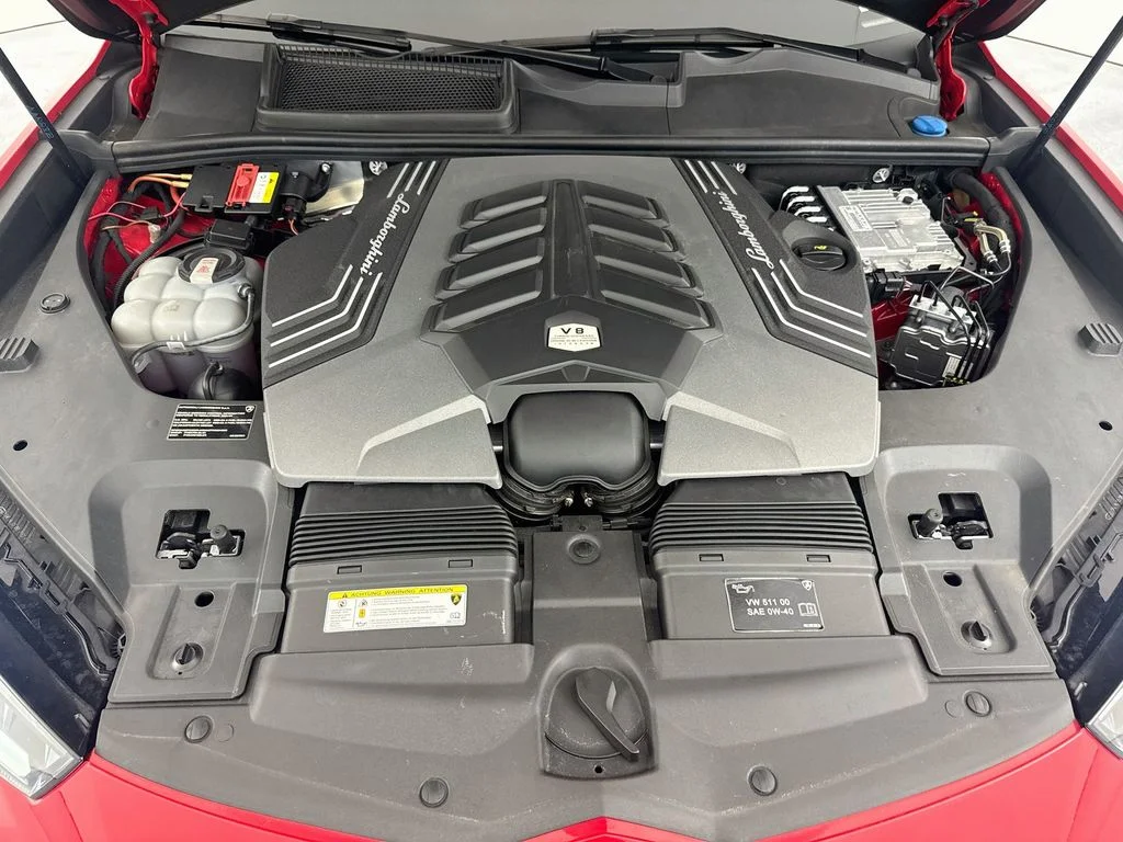 Used 2023 Red Lamborghini S image 32