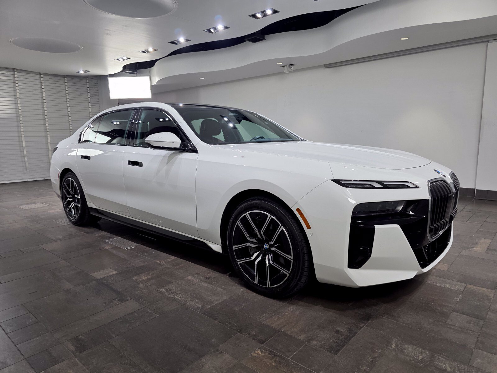 Used 2025 Alpine White BMW 740i xDrive Sedan image 26
