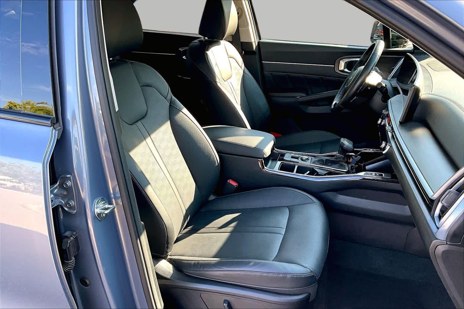 Used 2024 Everlasting Silver Kia X-Line SX image 8