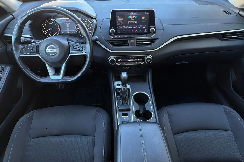 Used 2019 Brilliant Silver Metallic Nissan 2.5 SV image 15