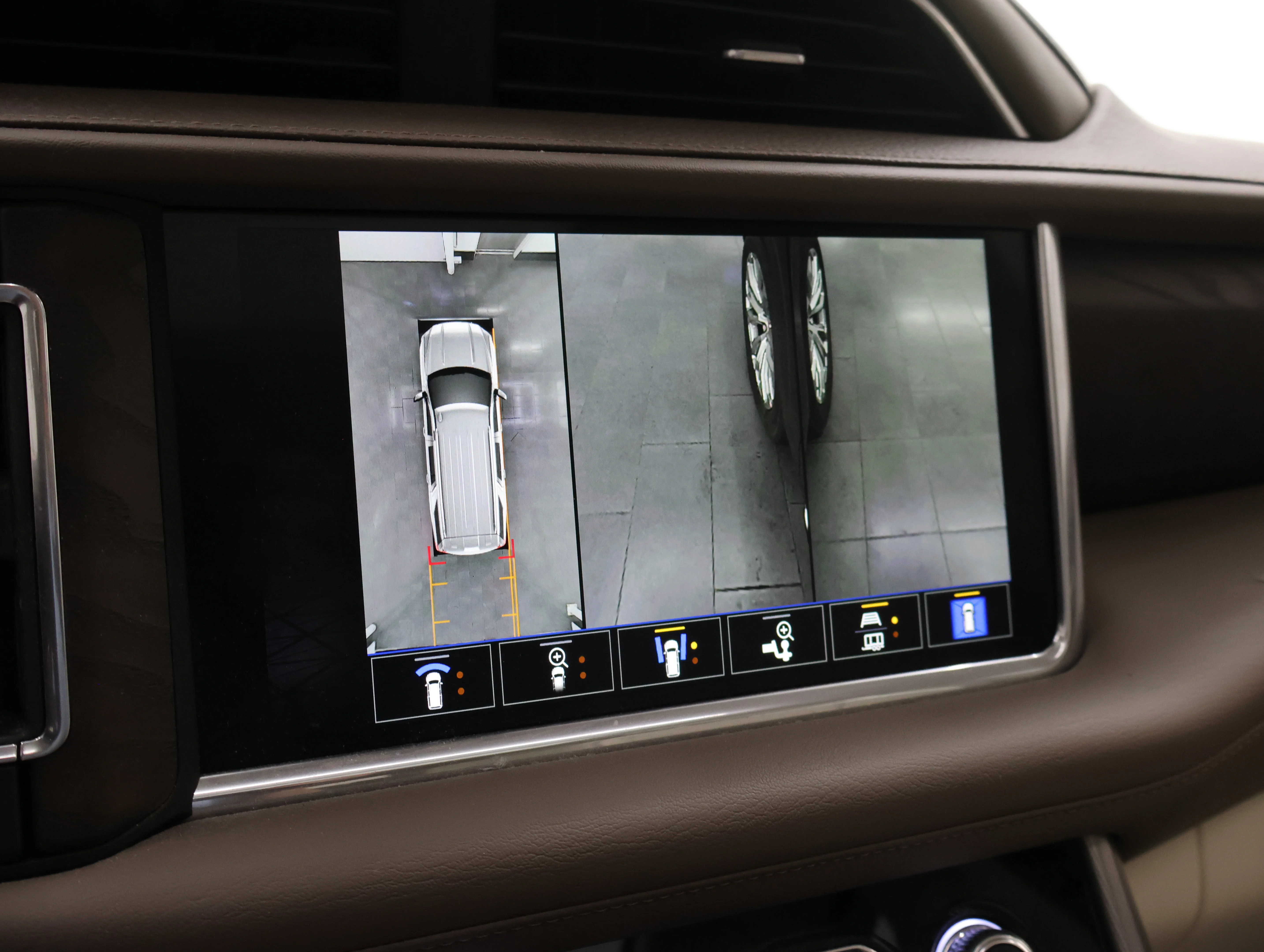 Used 2022 Redwood Metallic GMC Denali image 22
