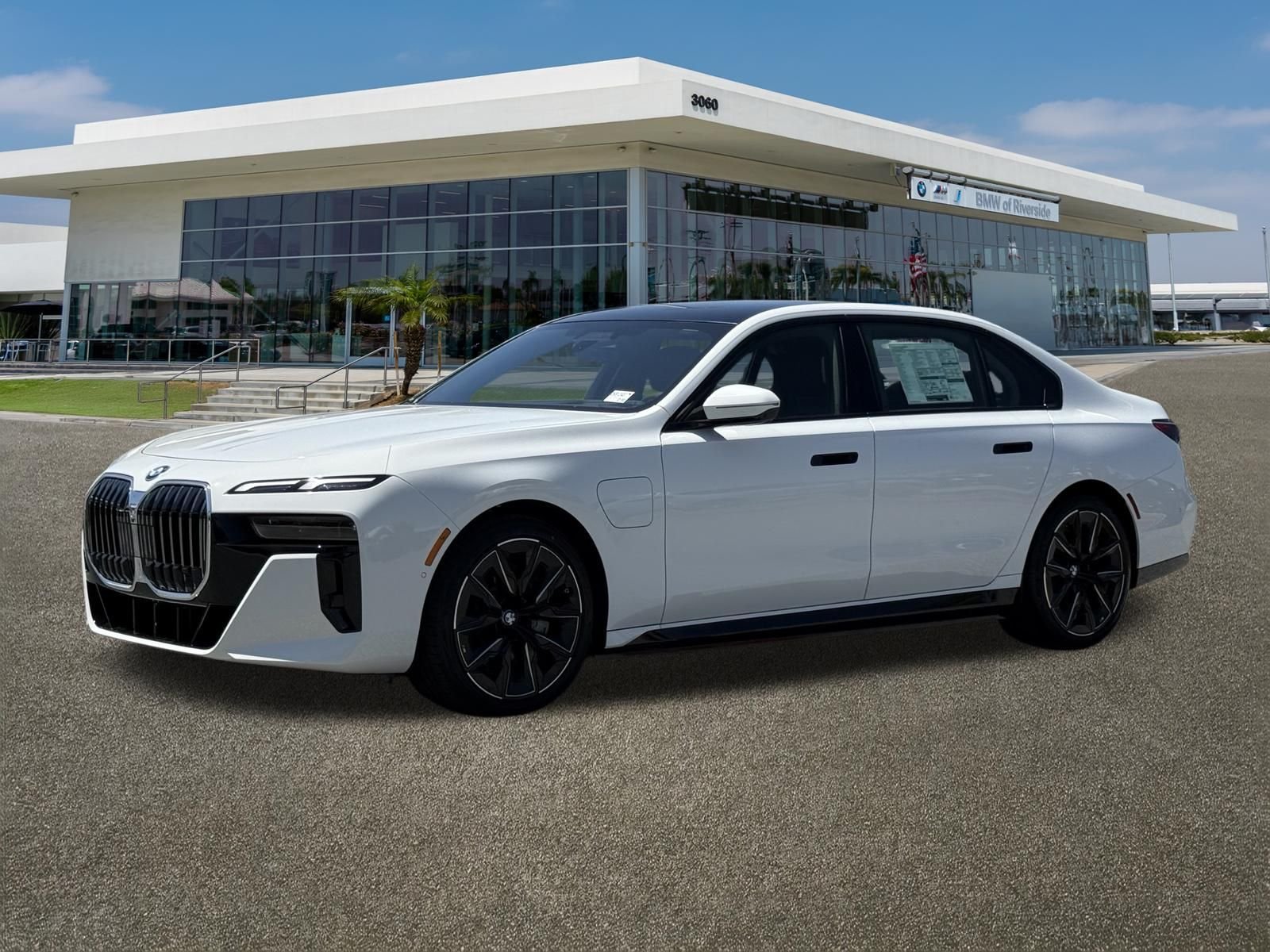 New 2026 Alpine White BMW 750e xDrive image 5