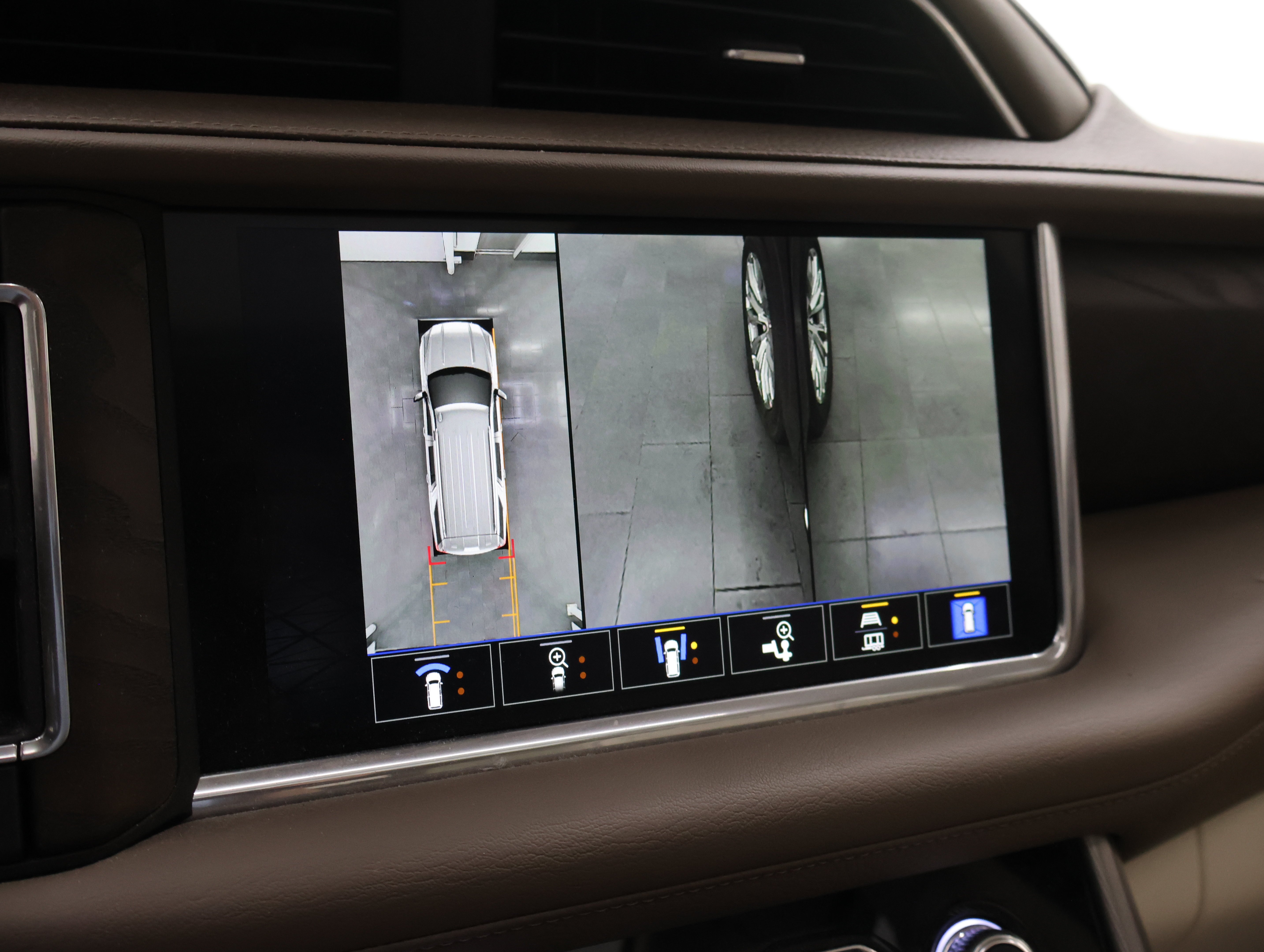 Used 2022 Redwood Metallic GMC Denali image 22