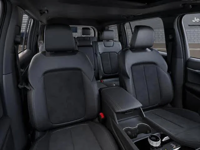 New 2026 Bright White Clear-Coat Exterior Paint Jeep Laredo Altitude image 8