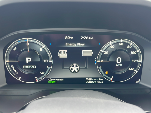 Used 2025 White Mitsubishi SEL Black Edition image 4