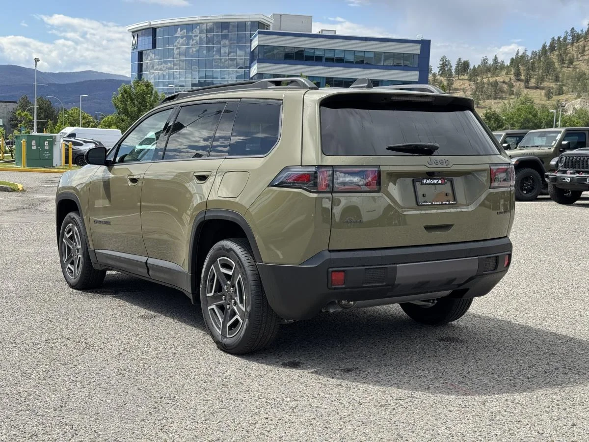 New 2026 41 (pj5) Jeep Laredo image 9