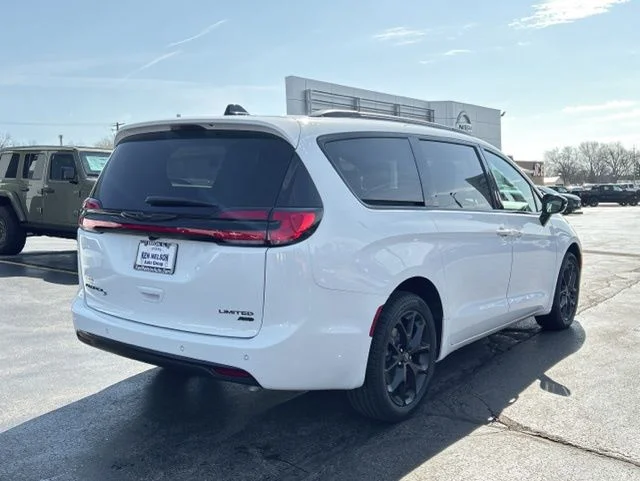 New 2026 Bright White Clearcoat Chrysler Limited image 14