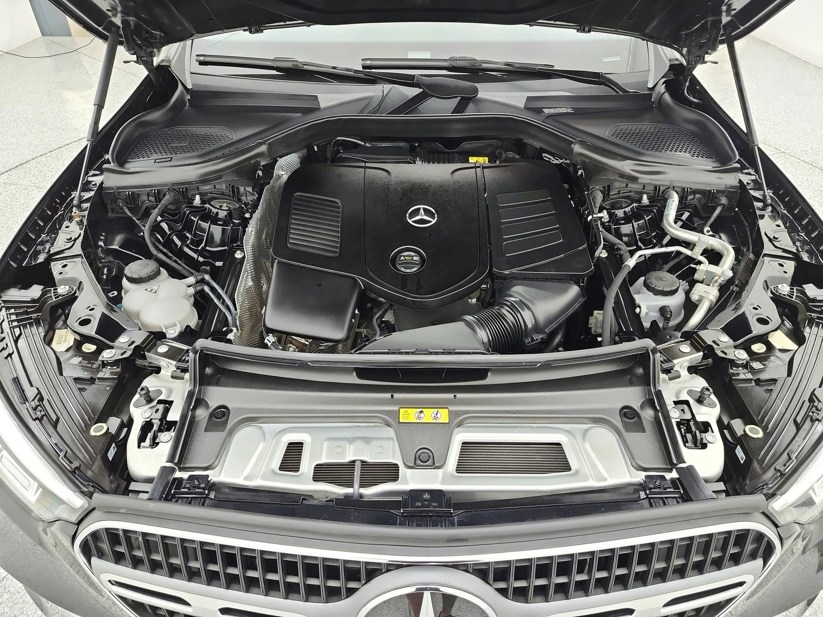 Used 2024 Black Mercedes-Benz GLC 300 SUV image 16