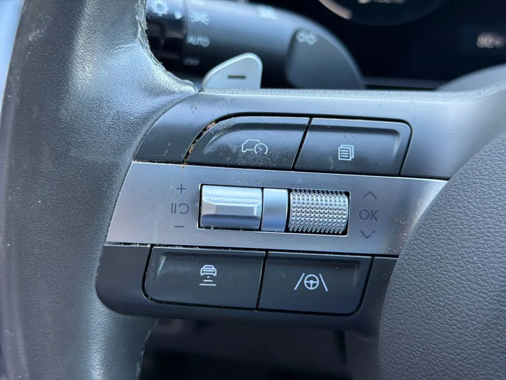 Used 2025 Gray Hyundai SEL Convenience image 24
