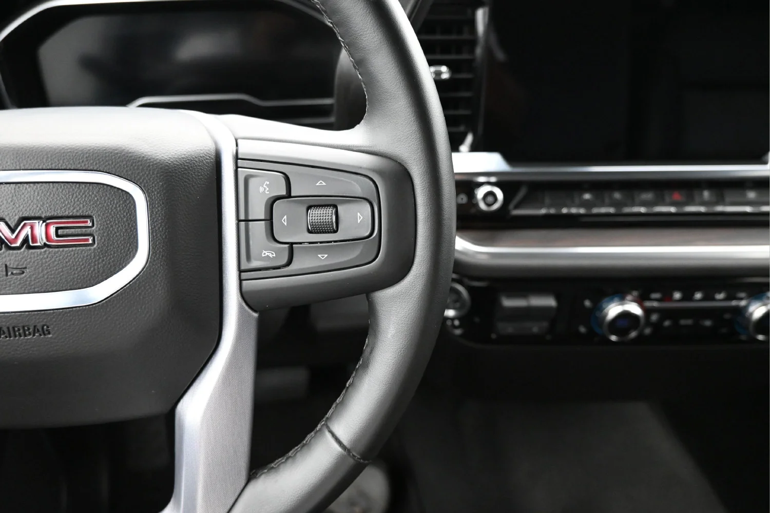 Used 2025 Summit White GMC SLT image 18
