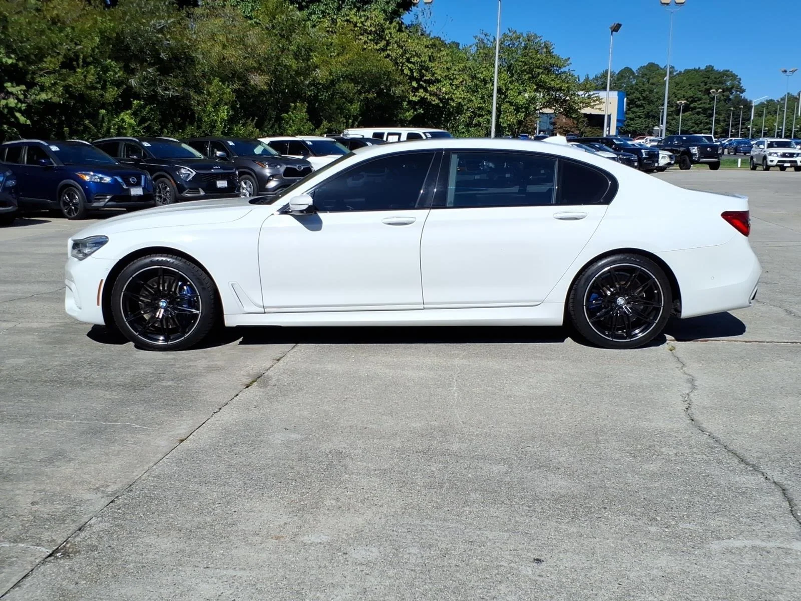 Used 2018 Alpine White BMW 750i xDrive image 3