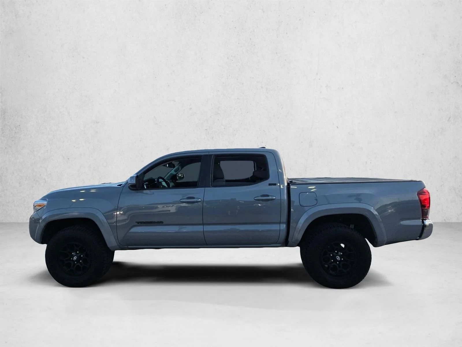 Used 2020 Cement Toyota SR5 image 8