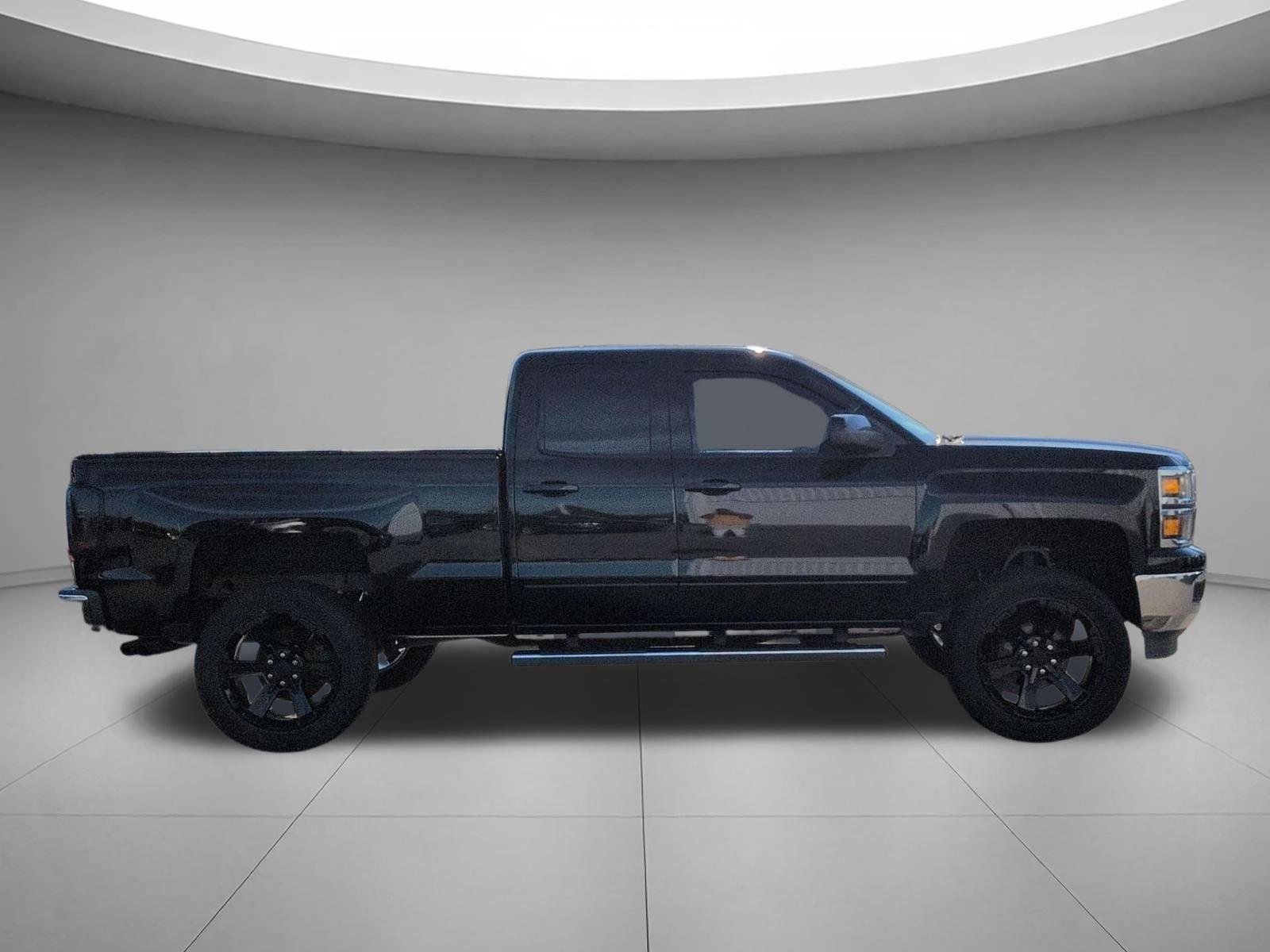 Used 2015 Black Chevrolet LT image 6