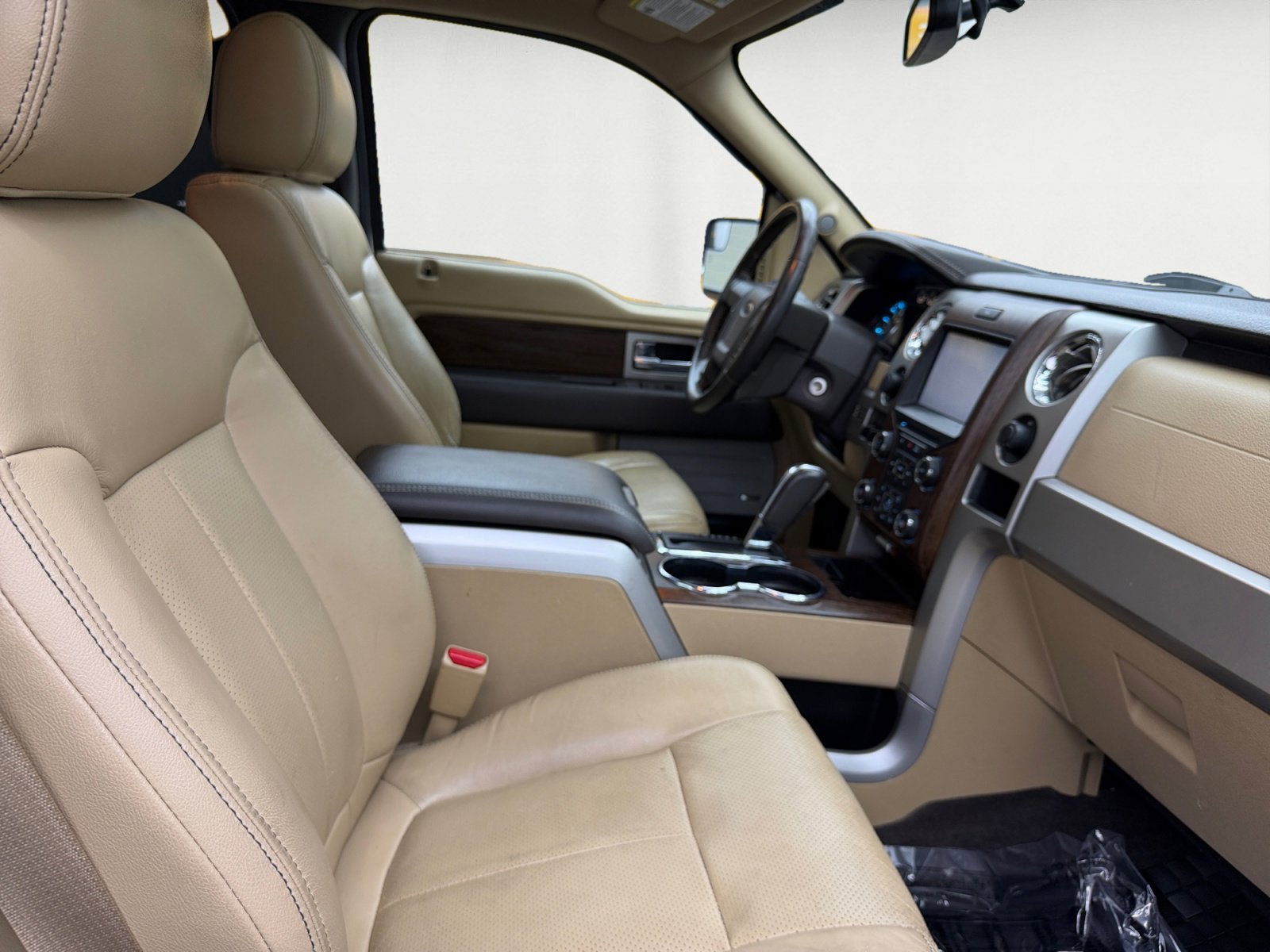 Used 2013 White Platinum Ford Lariat image 15