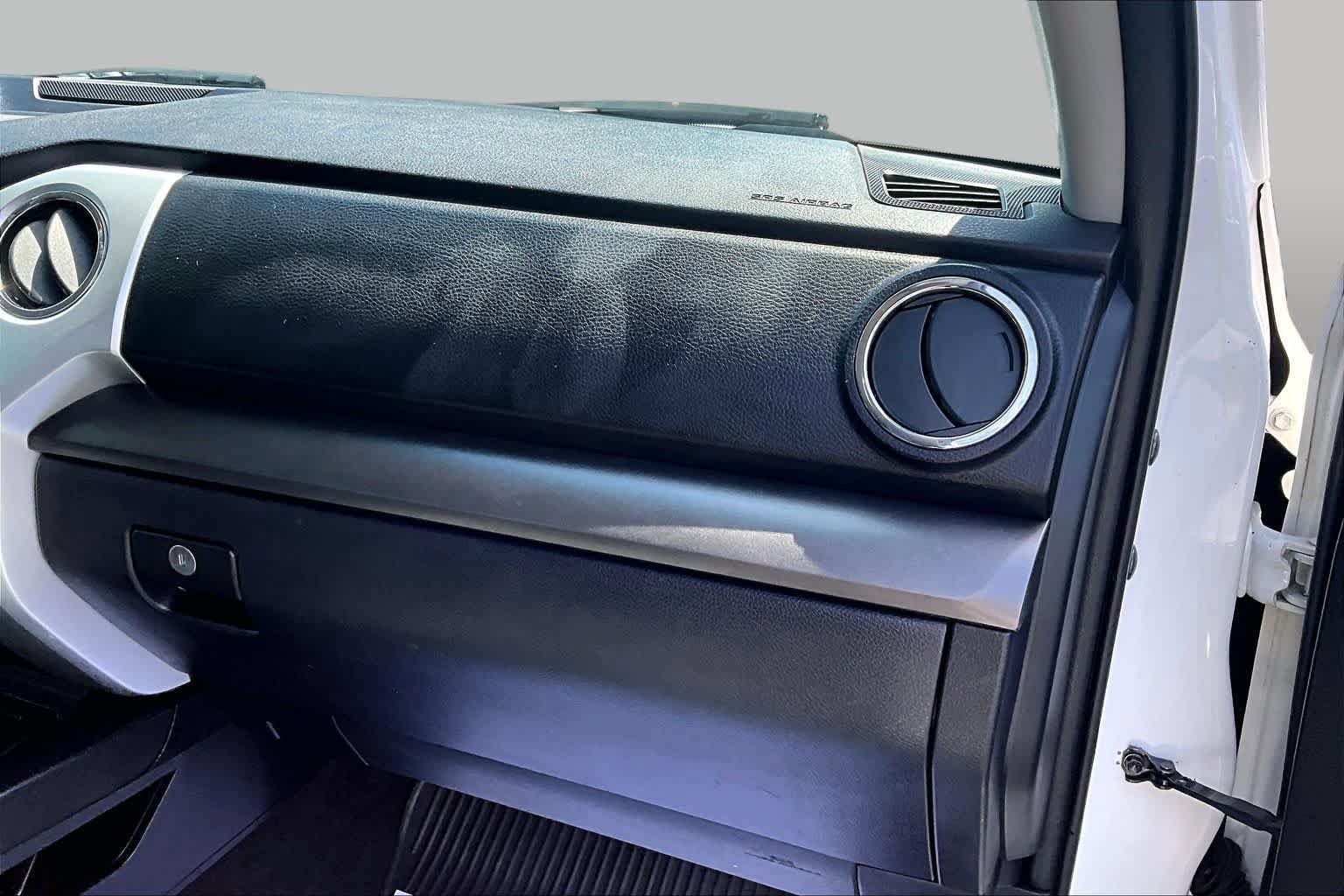 Used 2017 Super White Toyota SR5 image 18
