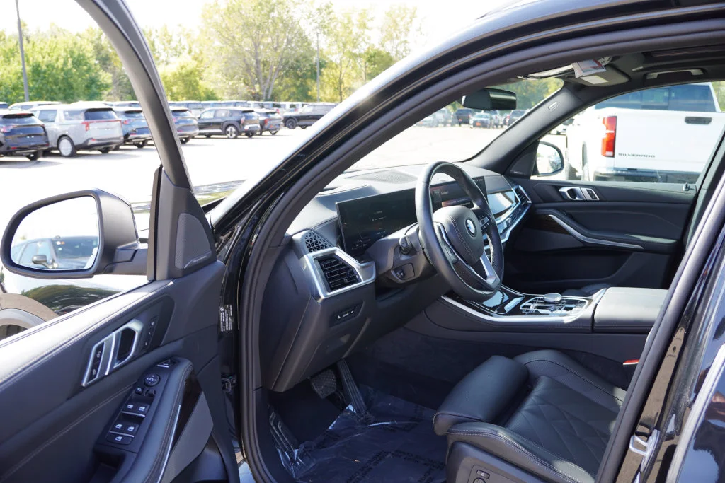 Used 2026 Black Sapphire Metallic BMW xDrive40i image 15