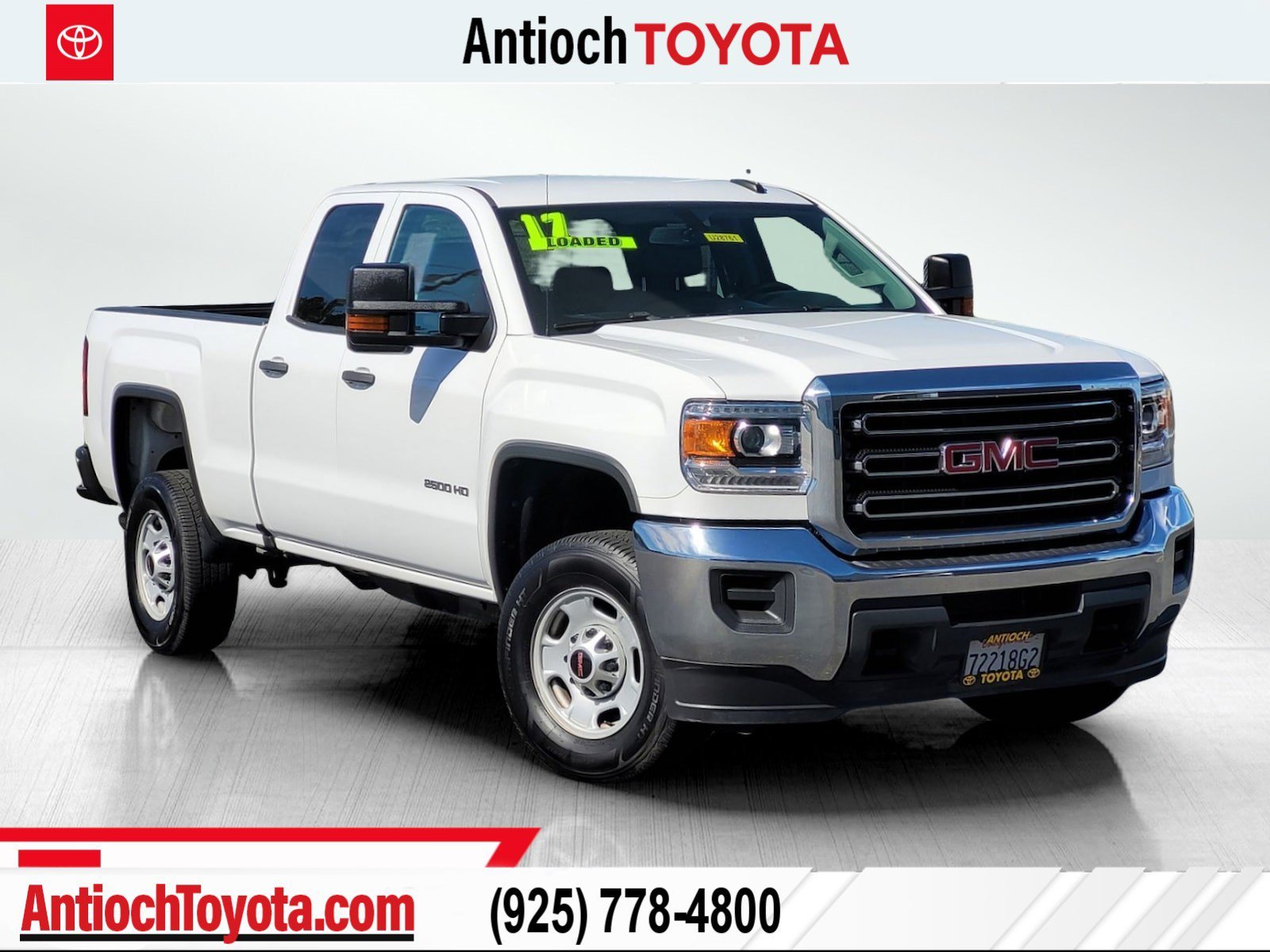 Used 2017 Summit White GMC  image 1