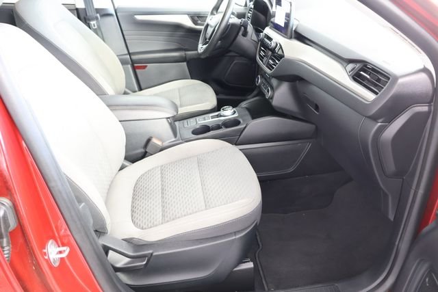 Used 2022 Red Ford SE image 22